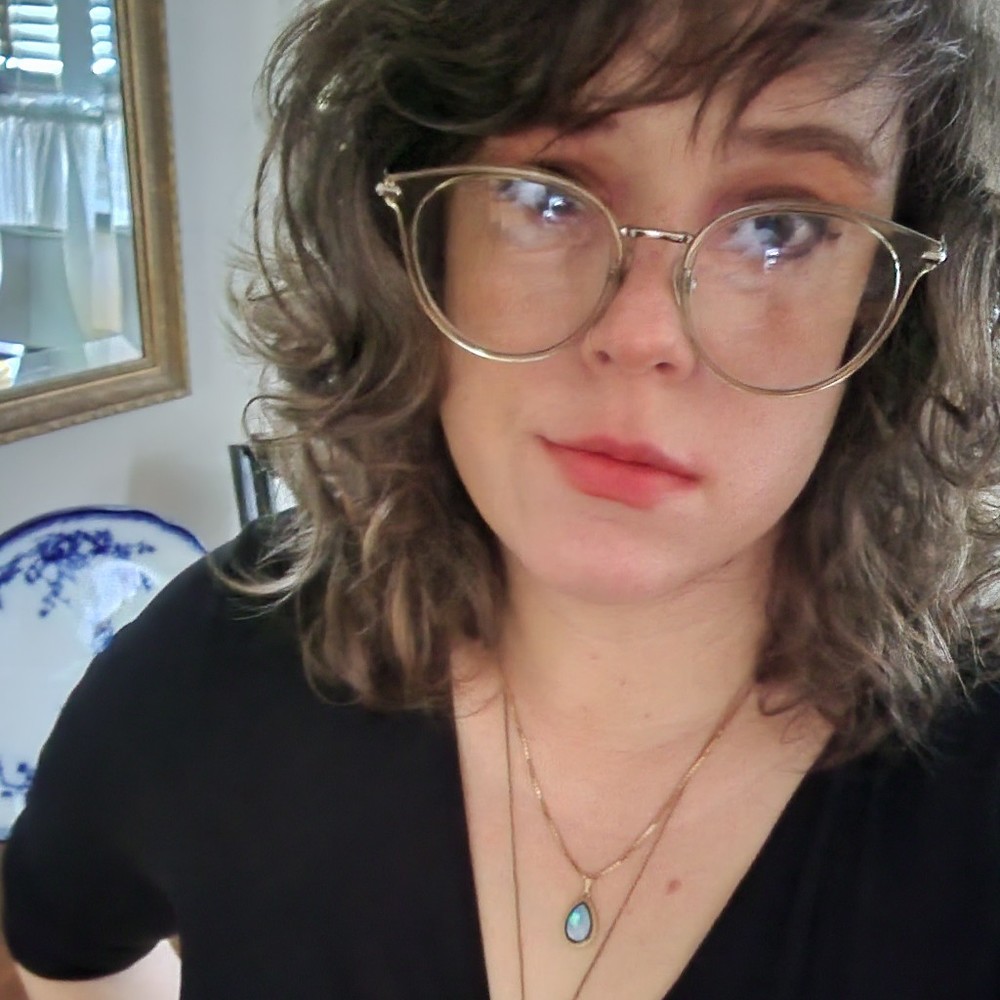 Meet your Posher, Caitlin
